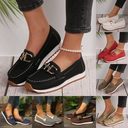 Damskor med metallspänne och slip-on för fritid