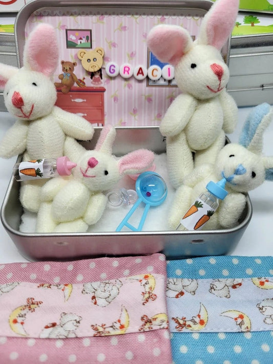 🔥Bästa påskpresenten - 60% RABATT! 🎁🐇Mummy Bunny Mini Plyschfickask i Plåt