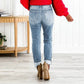 Kvinnors magkontroll skadade upprullade pojkvän jeans