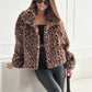 Fluffig kort jacka med leopardmönster för kvinnor