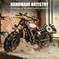 Handgjord motorcykelmodell i järn