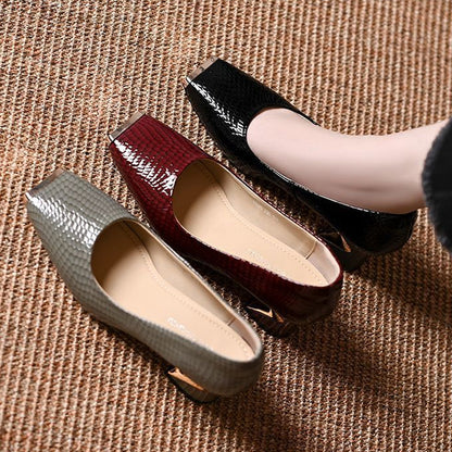 👠 Dampumps i ormskinn med blockklack – fyrkantig tå, metalldetaljer och komfort hela dagen ✨