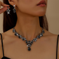 ✨50% RABATT NU! !✨Set med halsband och örhängen med glittrande droppformade hängsmycken