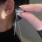 Minimalistisk öronmanschett med strass och tofs