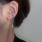 Minimalistisk öronmanschett med strass och tofs
